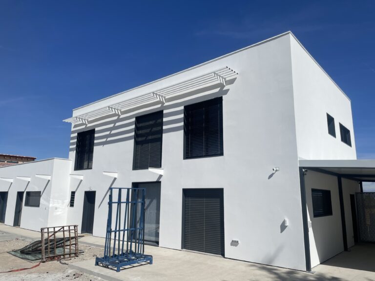 Casa prefabricada de dos plantas terminada con el sistema starmodul