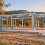 Ventajas de una casa industrializada frente a otros métodos de construcción 4 Armazon de acero entre olivos 2